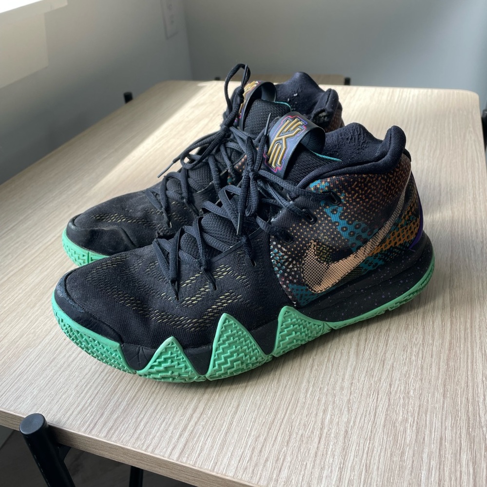 Kyrie 4 (Size 11 in Mens) !!!